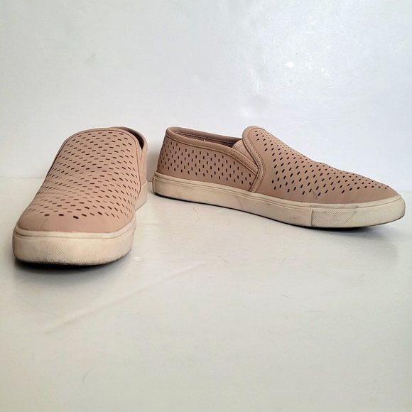 Blush Perforated slides - Picture 5 of 13